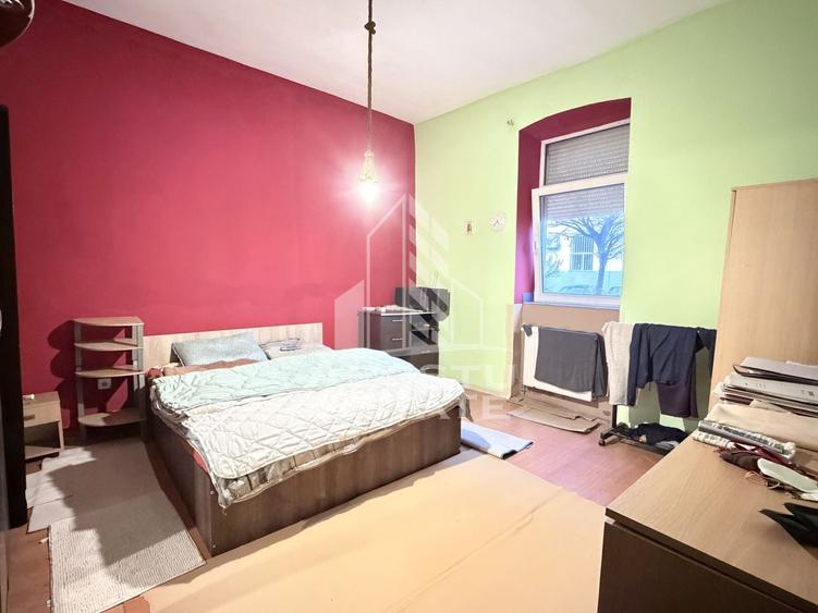 Apartament cu 3 camere semidecomandat, mobilat în Dâmbovița