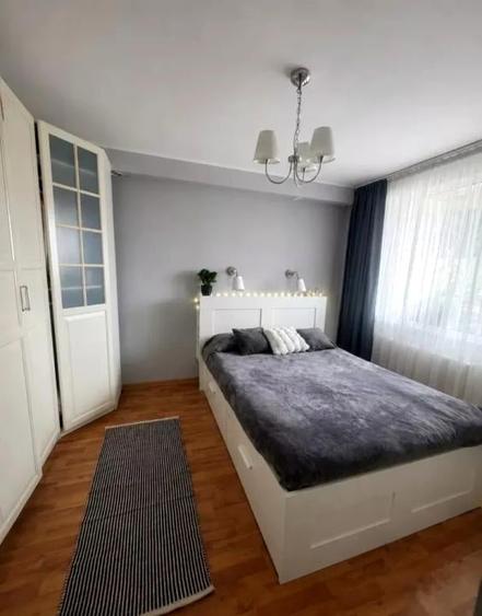 Apartament cu 3 camere decomandat în Titan