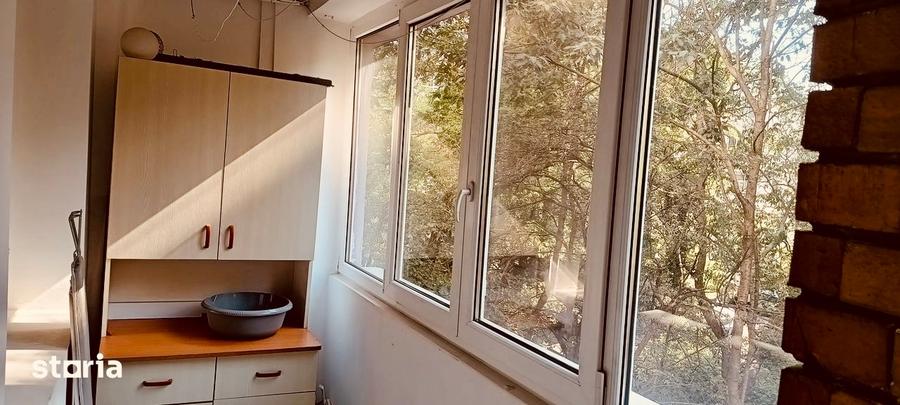 Apartament cu 2 camere decomandat, mobilat în Titan