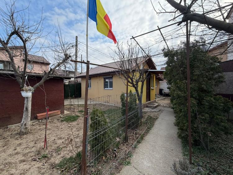 Casă individuală cu 2 camere cu Canalizare în Pantelimon