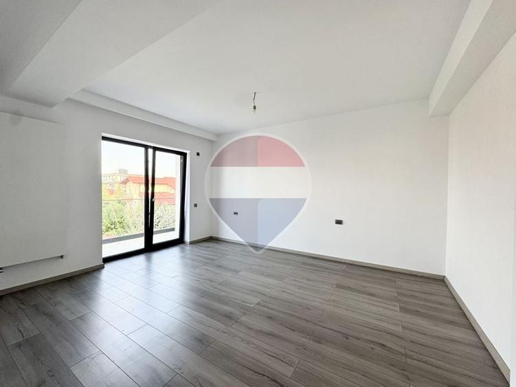 Casă individuală cu 6 camere cu Teren 422 Mp în Pipera