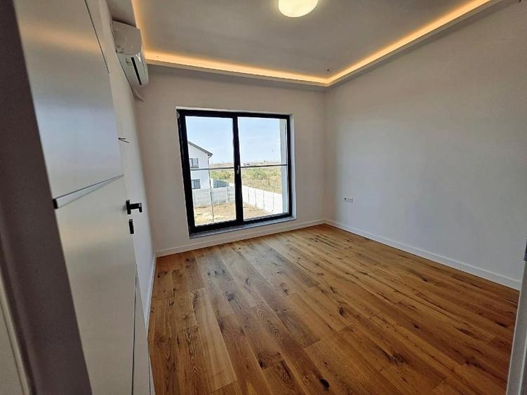 Duplex cu 5 camere cu Garaj în Sud