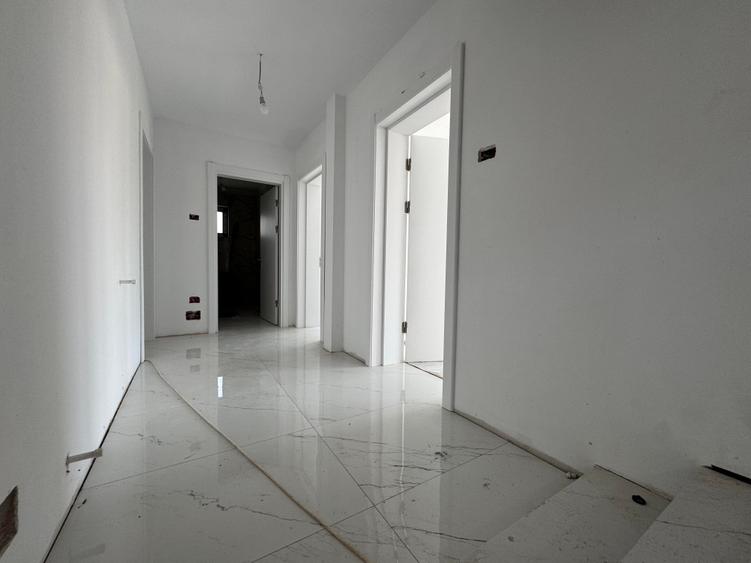 Casă individuală cu 4 camere cu Canalizare în Pipera