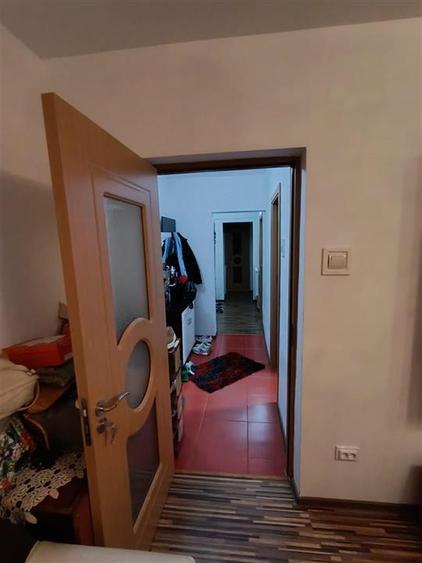 Apartament cu 4 camere decomandat în Viziru 3