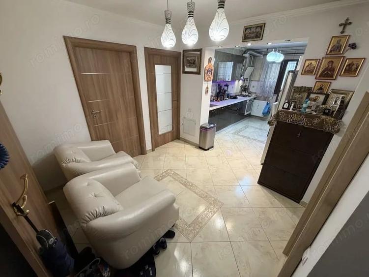 Apartament cu 4 camere nedecomandat, mobilat în Central