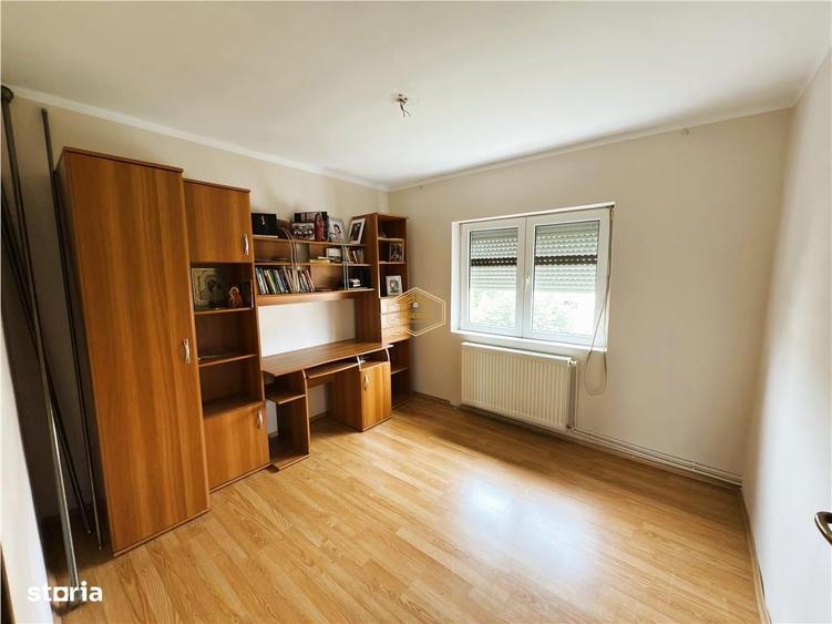 Apartament cu 3 camere decomandat în Micro 16