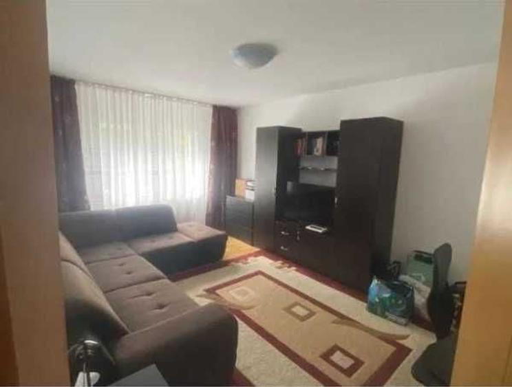 Apartament cu 2 camere decomandat în Rovine