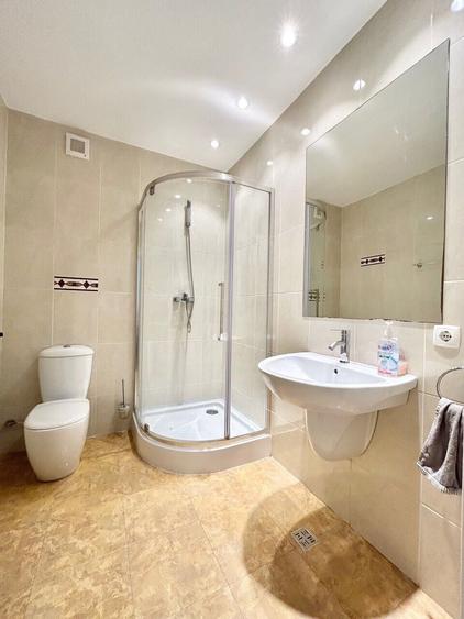 Duplex cu 6 camere cu Piscina în Iancu Nicolae