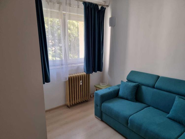 Apartament cu 3 camere semidecomandat în Câmpia Libertății