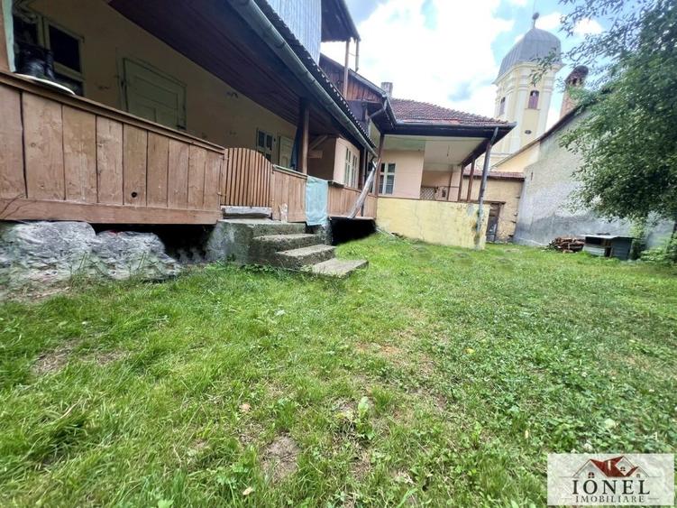 Casă individuală cu 8 camere cu Canalizare în Abrud