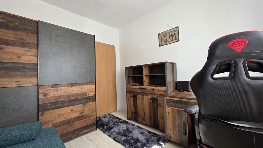 Apartament cu 3 camere semidecomandat, mobilat în Circumvalațiunii