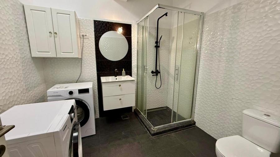 Apartament cu 2 camere semidecomandat, mobilat în Central