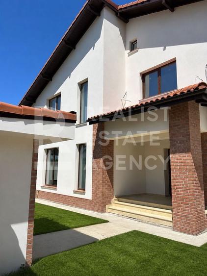Casă individuală cu 5 camere cu Canalizare în Dumbrăveni
