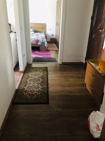 Apartament cu 3 camere semidecomandat în Podu Roș