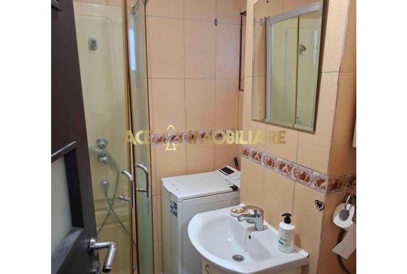 Apartament cu 2 camere semidecomandat, mobilat în Lacul Tei
