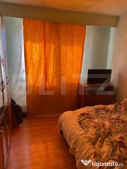 Apartament cu 4 camere decomandat în Central