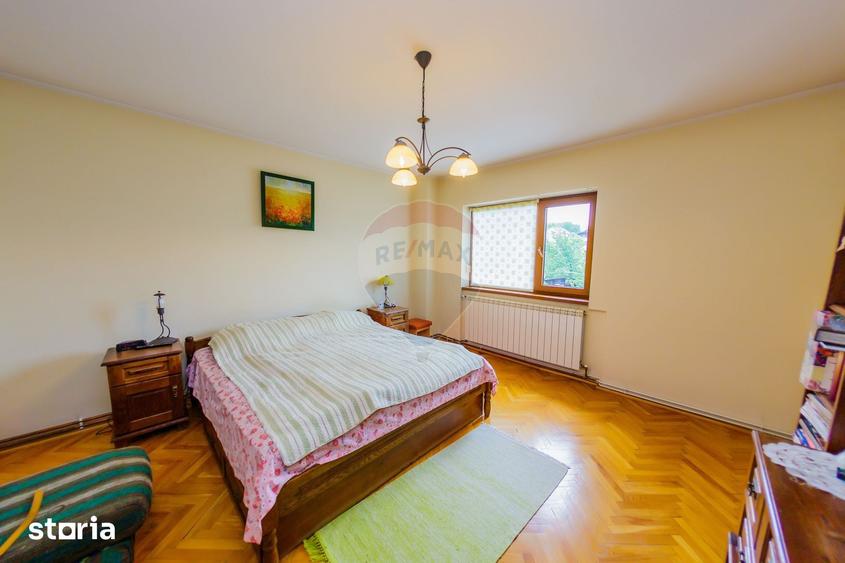 Casă cu 5 camere cu Teren 660 Mp în Central
