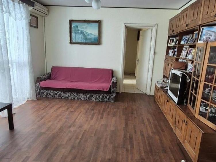 Apartament cu 3 camere semidecomandat în Baba Novac