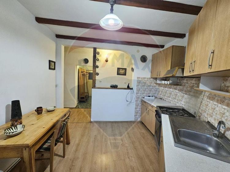 Apartament cu 3 camere decomandat, mobilat în Central