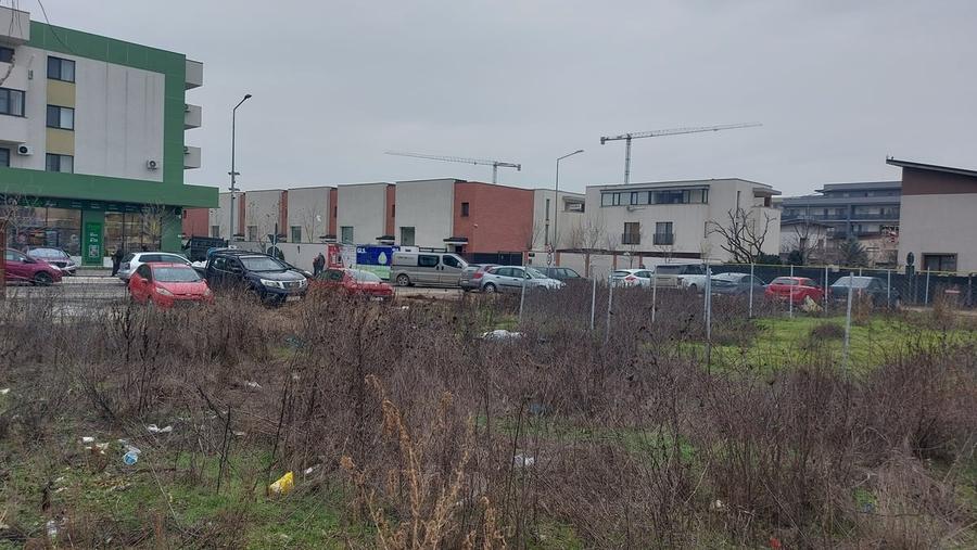 Teren în 1 Decembrie