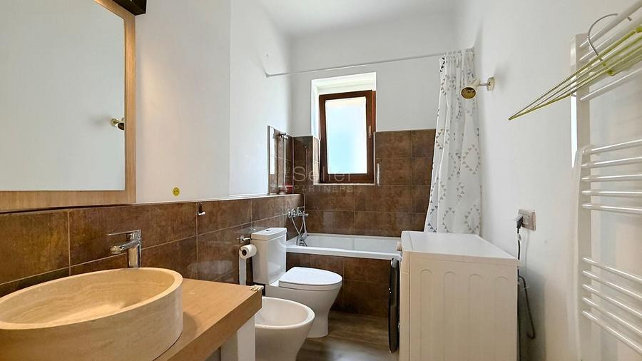 Apartament cu 2 camere semidecomandat, mobilat în Centrul Civic