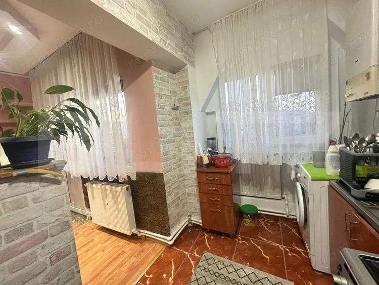 Apartament cu 3 camere decomandat în Cetate