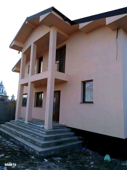 Casă cu 4 camere în Olteni
