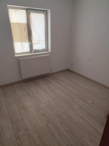 Apartament cu 2 camere semidecomandat în Brusturi
