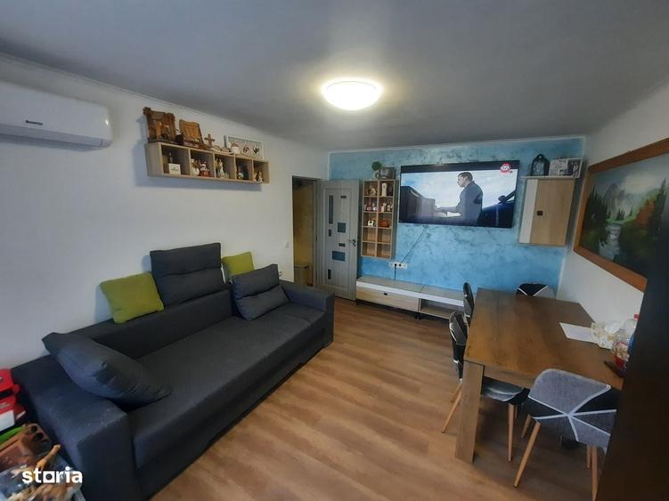 Apartament cu 3 camere semidecomandat în Micro 15