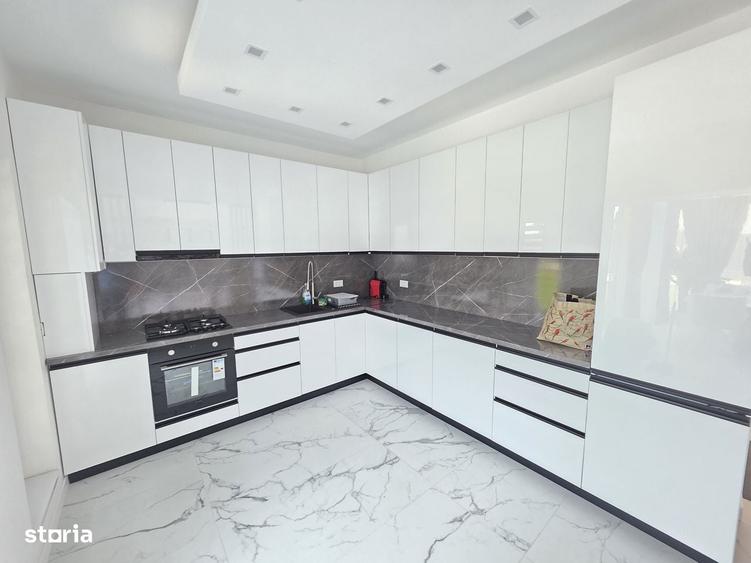 Casă cu 4 camere cu Teren 1200 Mp în Central