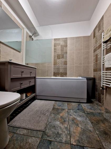 Apartament cu 3 camere decomandat în Vișan