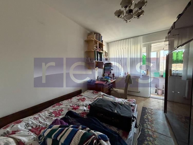Apartament cu 3 camere semidecomandat în Bucureștii Noi