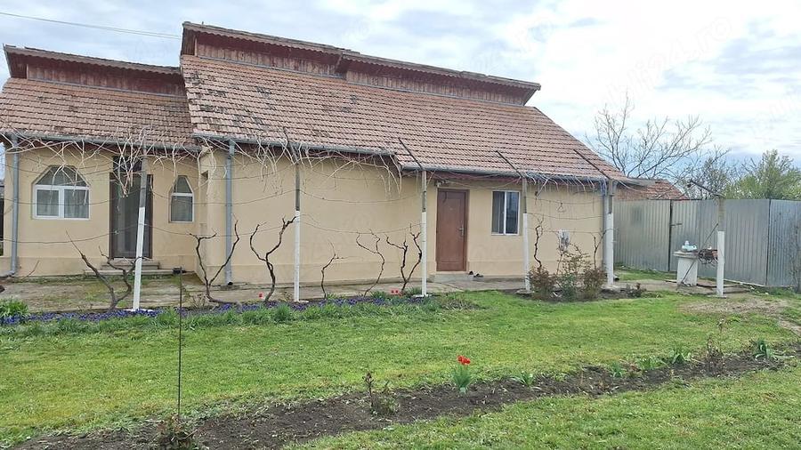 Casă cu 3 camere în Stâlpu