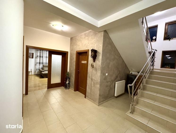 Casă cu 4 camere în Lunei