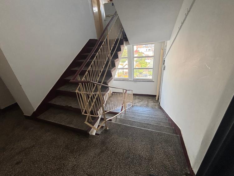Apartament cu 2 camere semidecomandat în Grivița