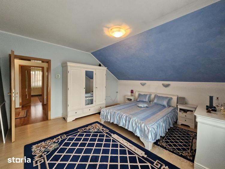 Casă cu 5 camere cu Teren 1159 Mp în Zăvoi