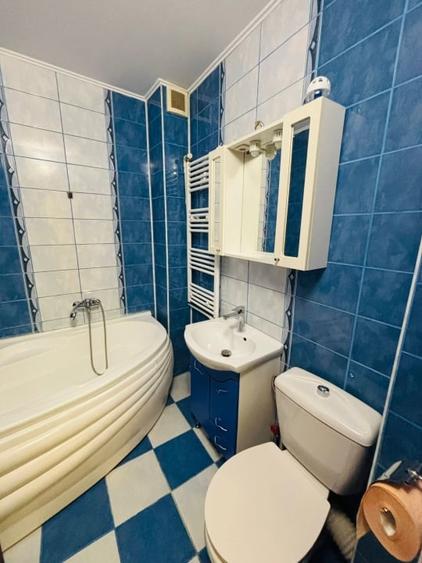 Apartament cu 3 camere semidecomandat, mobilat în Popas Păcurari