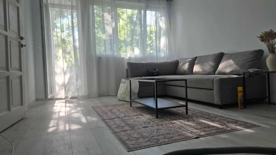 Direct proprietar.Prima inchiriere ap. 2 cam,Pajura. Etaj 1/4, renovat recent, mobilier si electrocasnice noi. Situat vizavi de Scoala Gimnaziala 178 - 2
