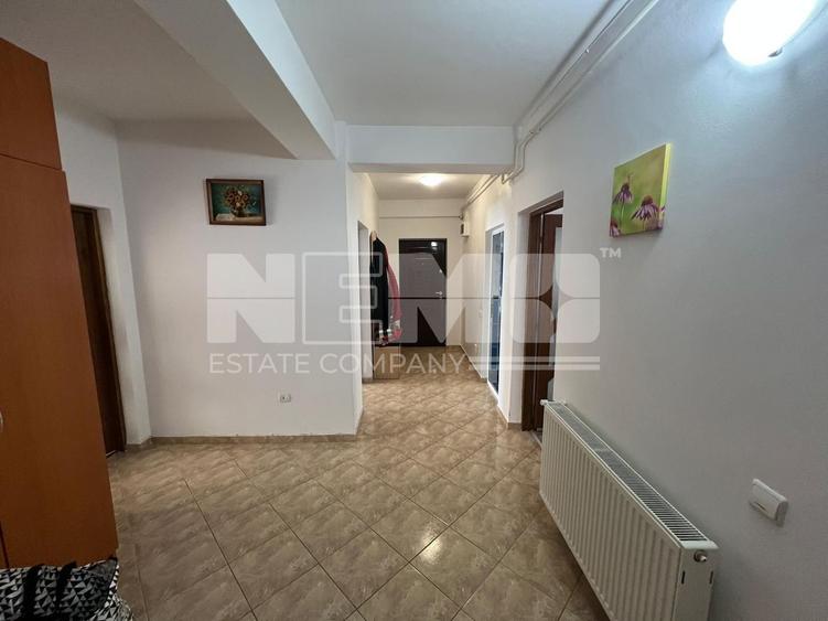 Apartament cu 4 camere decomandat, mobilat în Periferie