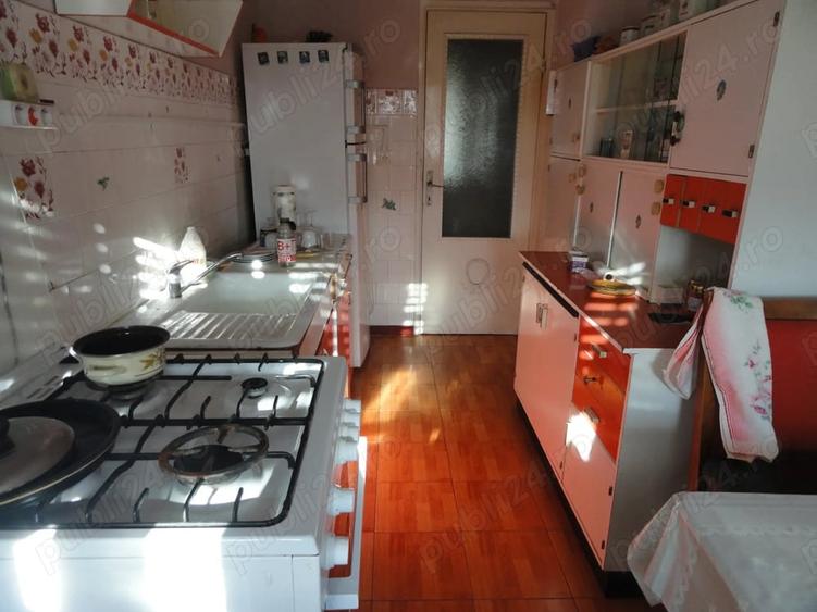 Apartament cu 3 camere decomandat în Central