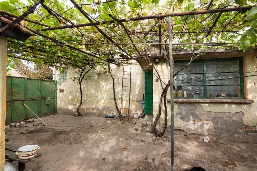 Casă individuală cu 2 camere cu Teren 704 Mp în Episcopia Bihorului
