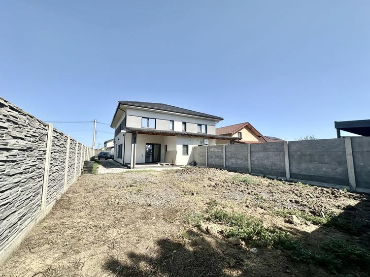 Duplex cu 4 camere cu Canalizare în Bazoșu Nou