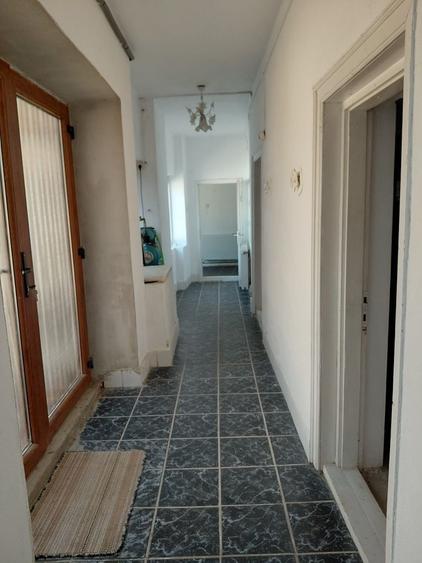 Vind casa cu 8 camere ,2 curti ,anexe, , mobilata - 5