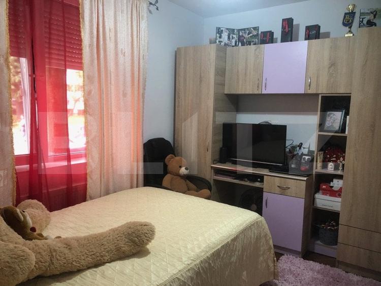 Apartament cu 4 camere semidecomandat, mobilat în Micro 14