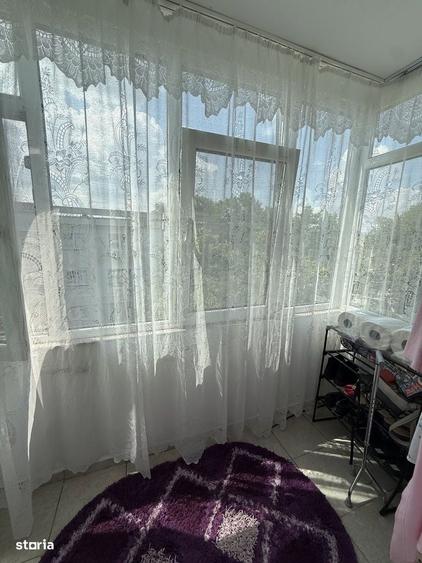 Apartament cu 3 camere decomandat în Calarași 4