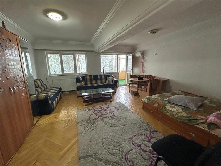 Apartament cu 4 camere decomandat în Central