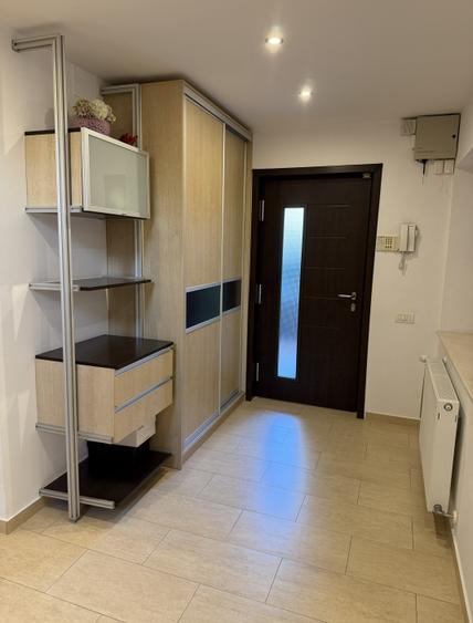Casă individuală cu 6 camere cu Canalizare în Sud