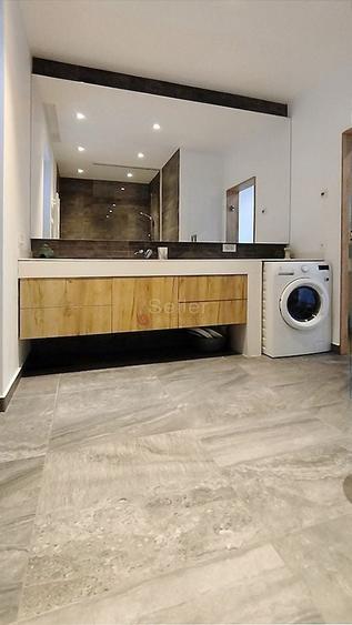 Apartament cu 3 camere semidecomandat, mobilat în Central