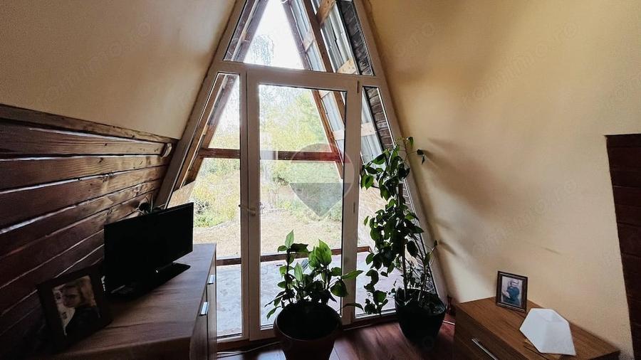 Casă cu 4 camere cu Teren 959 Mp în Lăzăreni