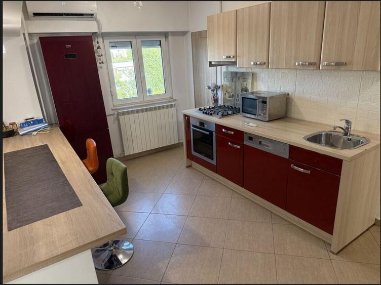 Apartament cu 3 camere decomandat, mobilat în Dristor